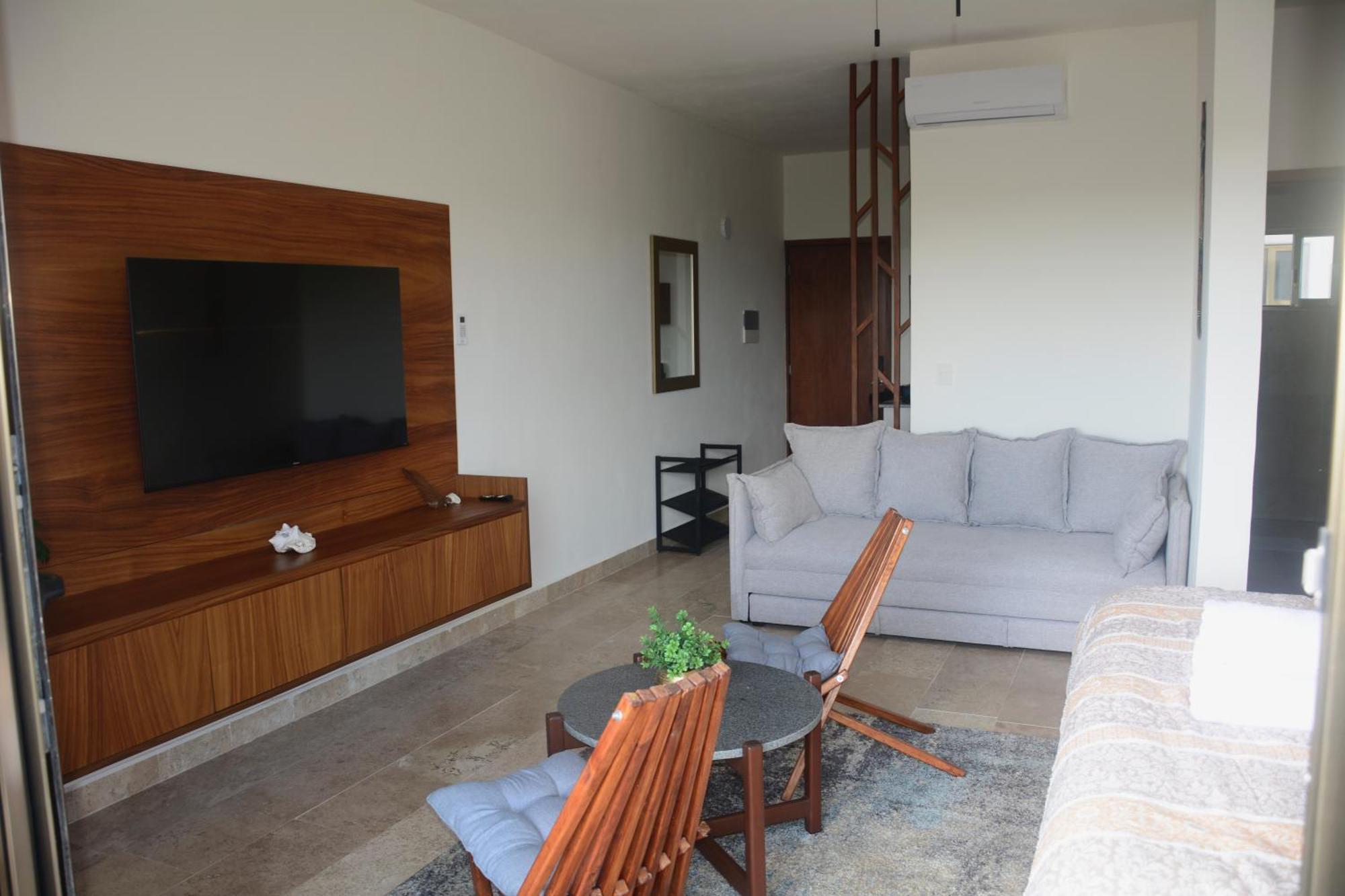 Stylish Ocean-view - Steps From 5th Avenue Apartamento