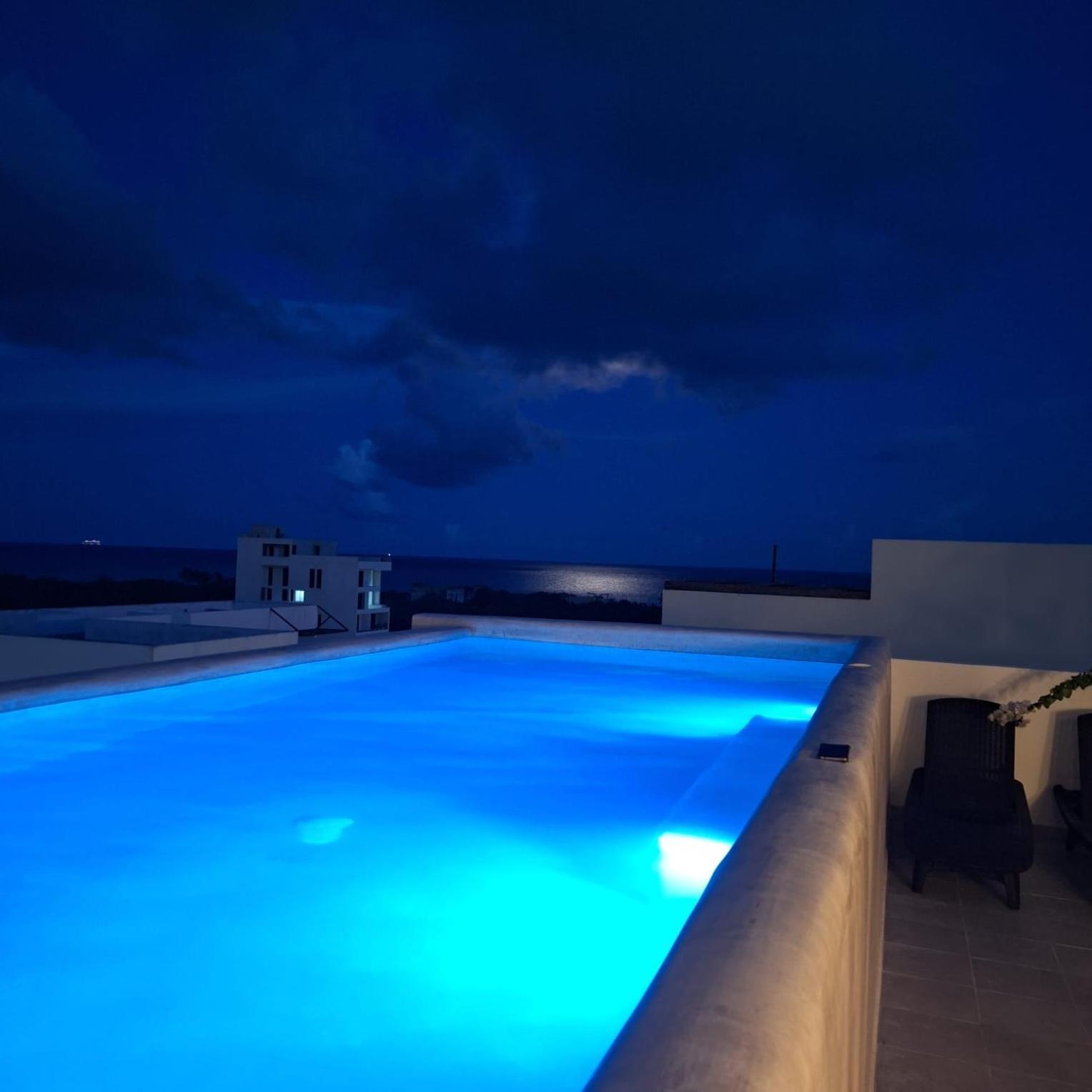 Stylish Ocean-view - Steps From 5th Avenue Apartamento